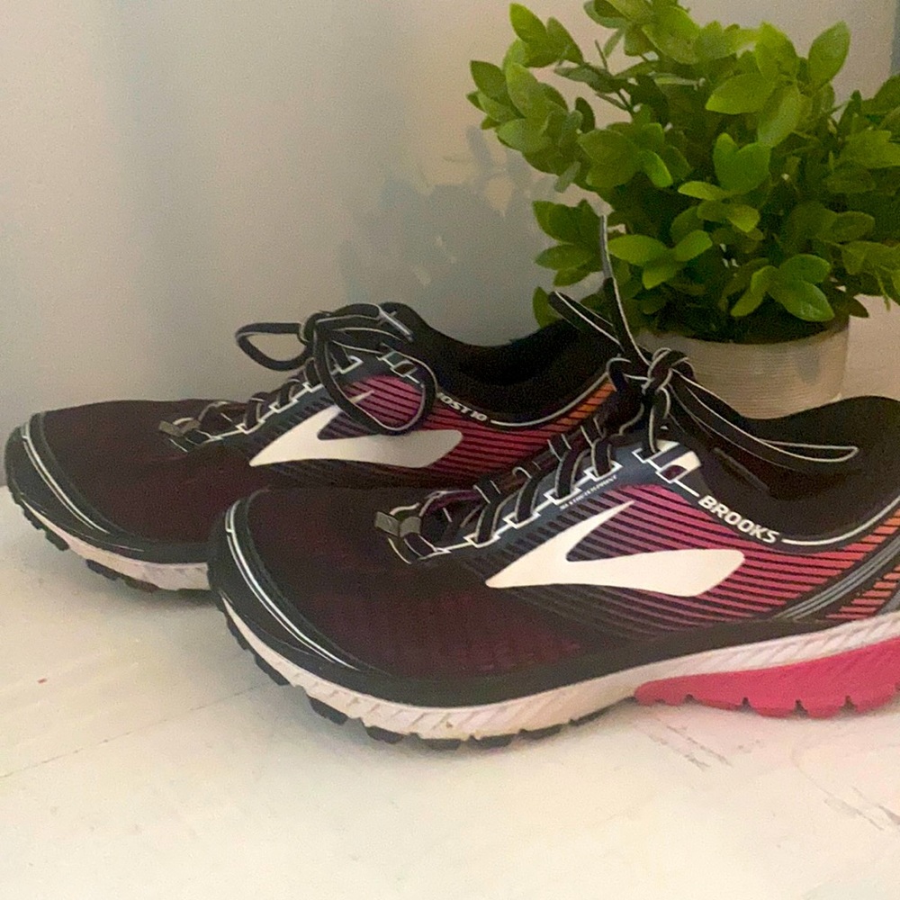 Brooks Ghost 10 running shoes
